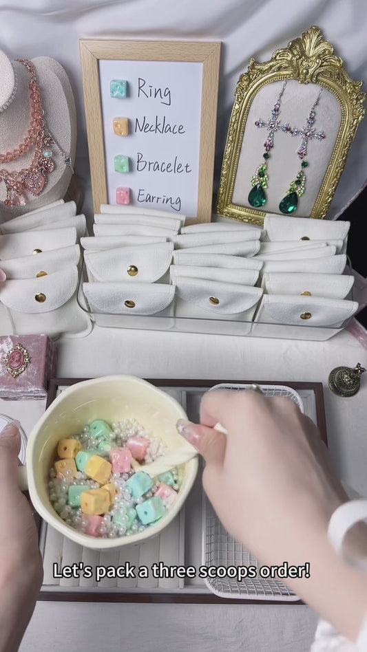 Jewelry lucky scoop